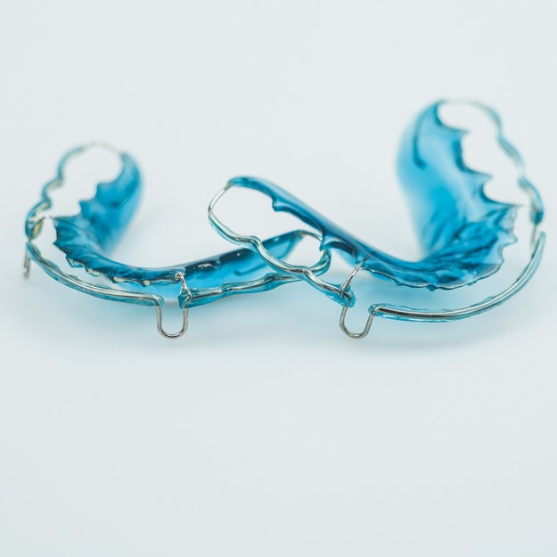 Dental Fixed Appliances Treatment In Riyadh | KSA 2 Teeth Retainers in saudia arabia